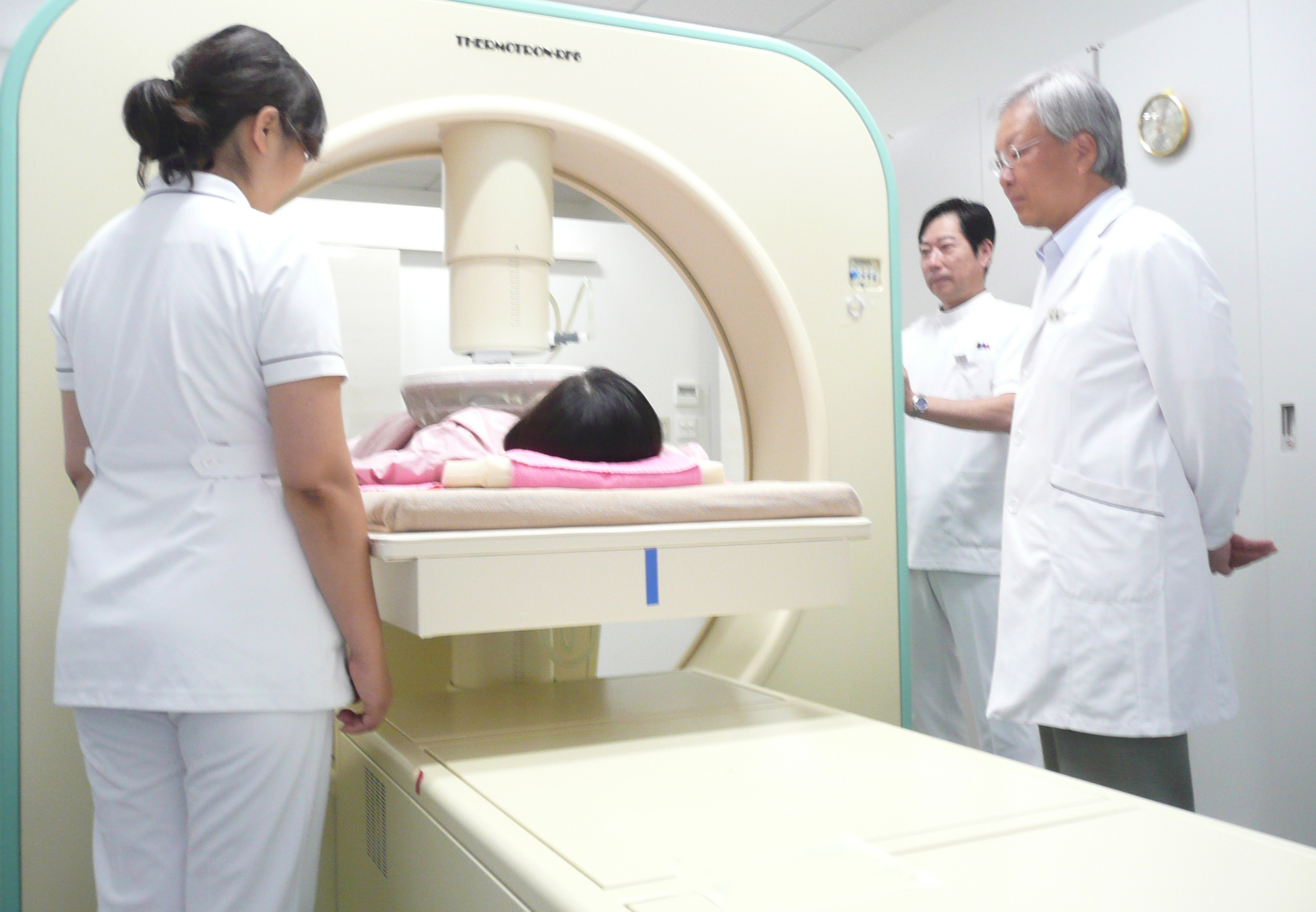 がん免疫監視療法の効果を高めるがん温熱療法の様子